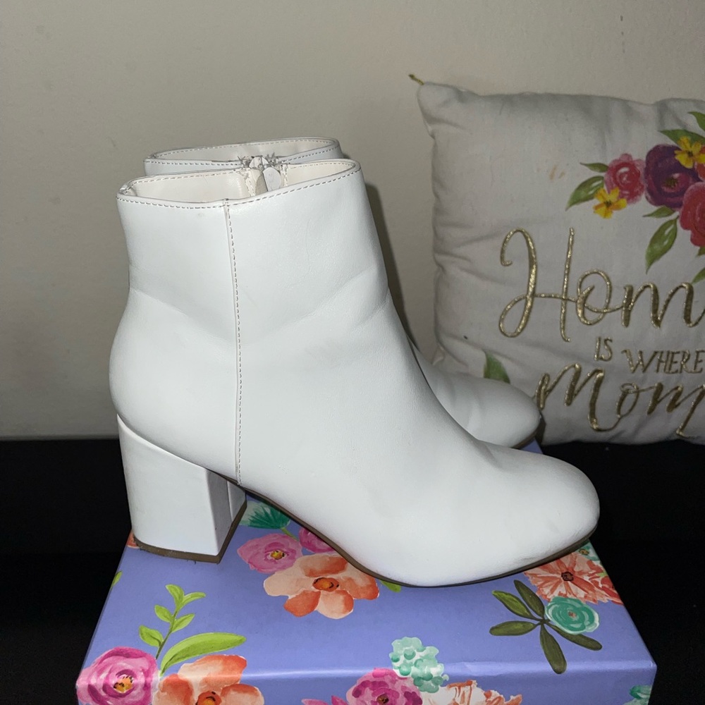 White booties worn size 7 1/2